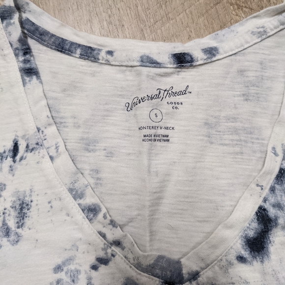 Universal Thread Tie Dye V-neck T-shirts Bundle - Picture 2 of 12